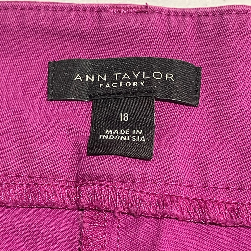 Vibrant Ann Taylor Womens Plus Size 18 Violet Purple Preppy Casual Chino Shorts - Picture 7 of 9